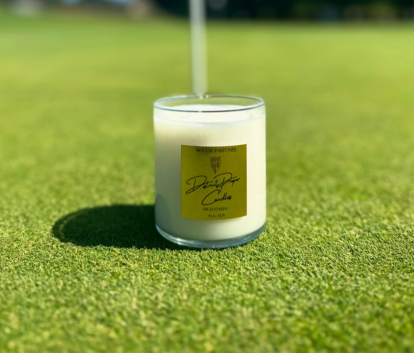 Cedarwood, spice, ocean breeze, rouge candle in clear vessel. Handpoured in soy wax. Candle with gold lid (not pictured). Great for outdoors and golf course.