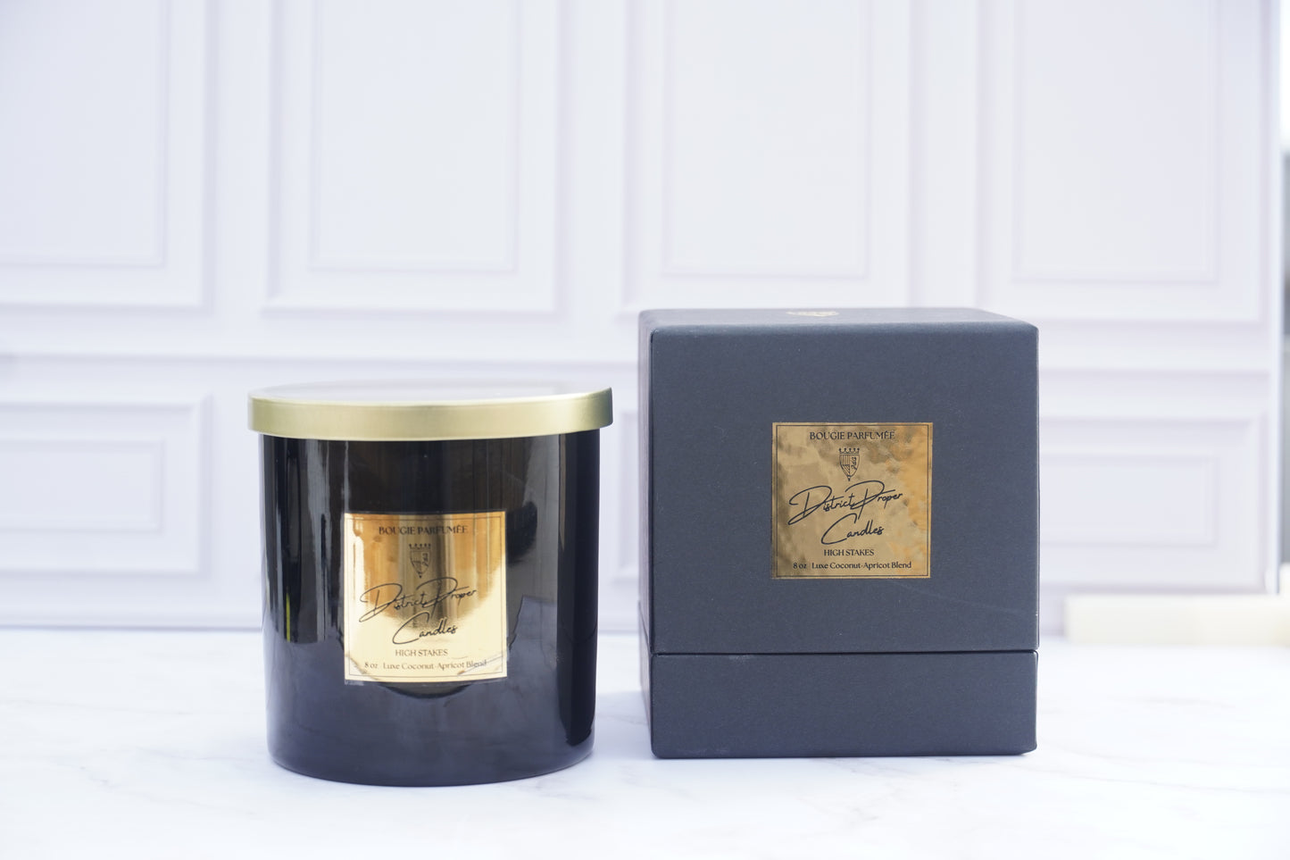 Black candle in a luxury shiny black jar. Smells like cedarwood, spice and ocean salt. Handpoured in coconut apricot wax.