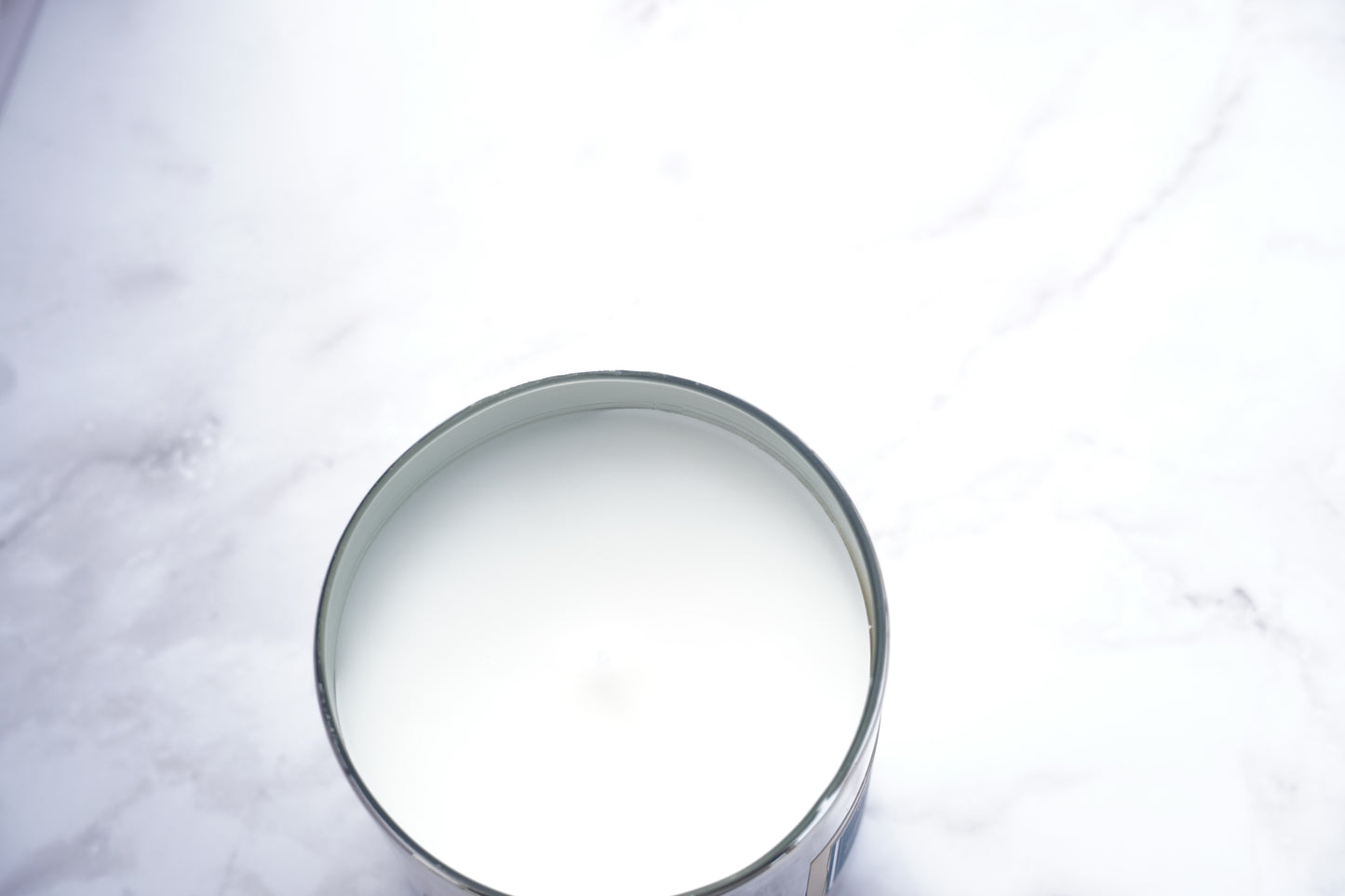 Clean burning, smooth top winter candle made in coconut apricot wax. Smells like luscious berries, pomegranate and candy apple.